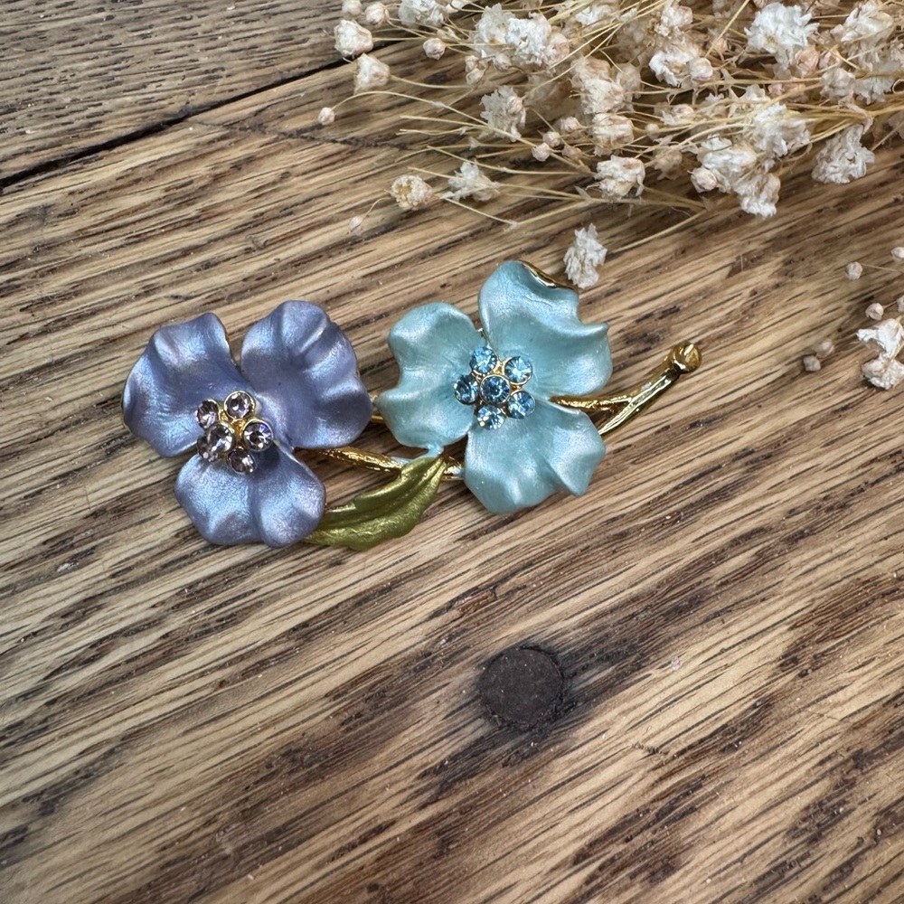 Floral Crystal Accent Hair Clip - Blue & Lavender
